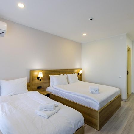 Aqua Batumi Hotel & Apartments Extérieur photo