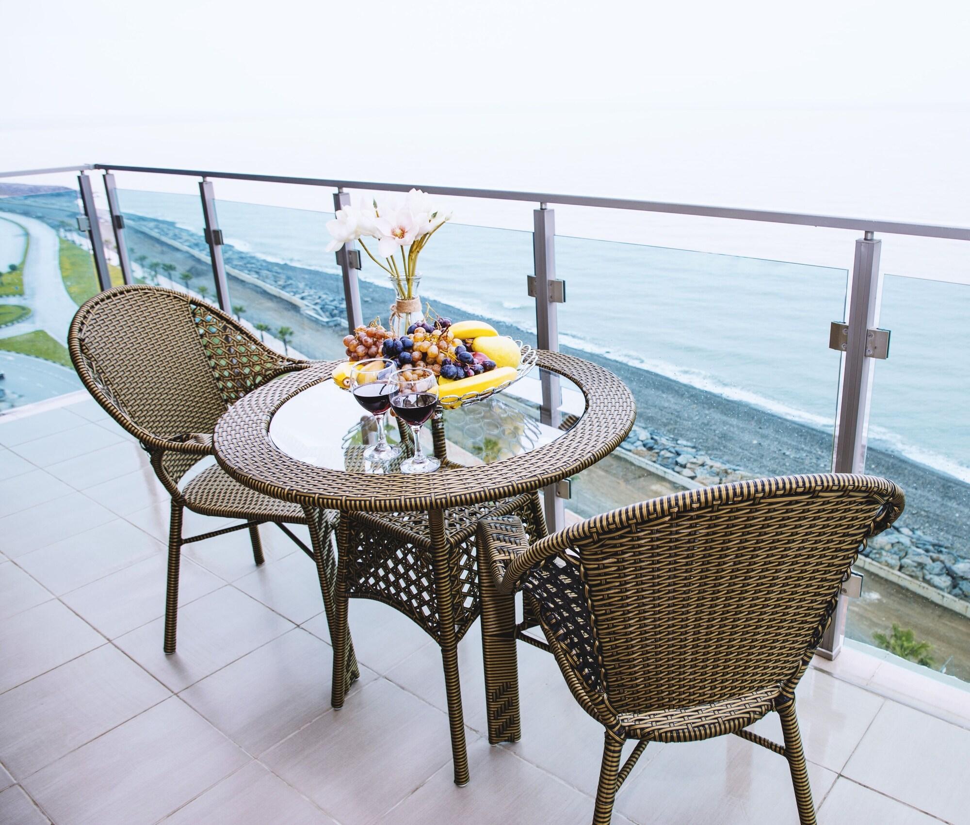 Aqua Batumi Hotel & Apartments Extérieur photo