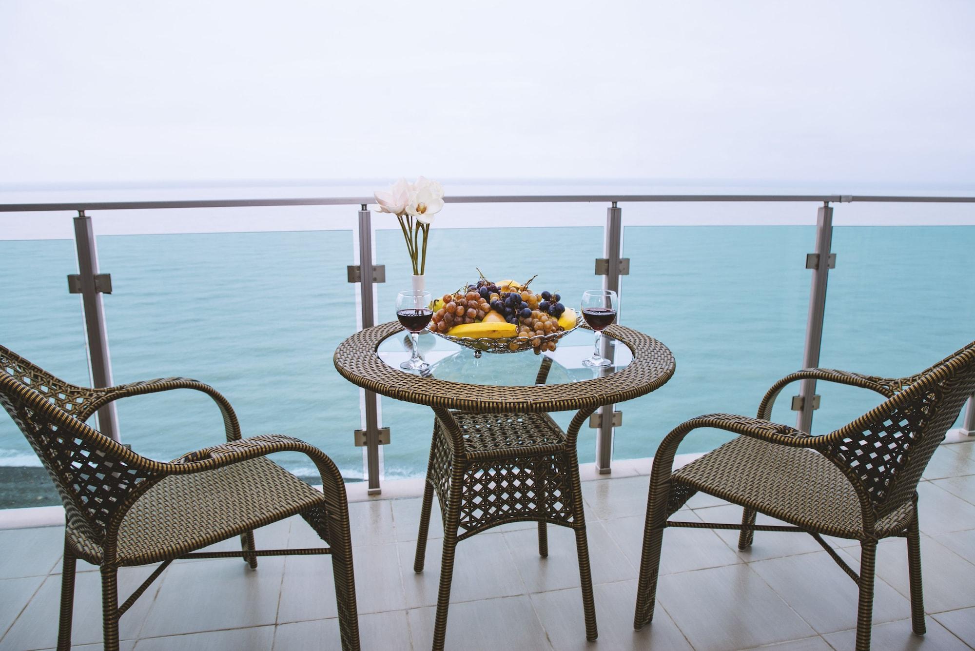 Aqua Batumi Hotel & Apartments Extérieur photo