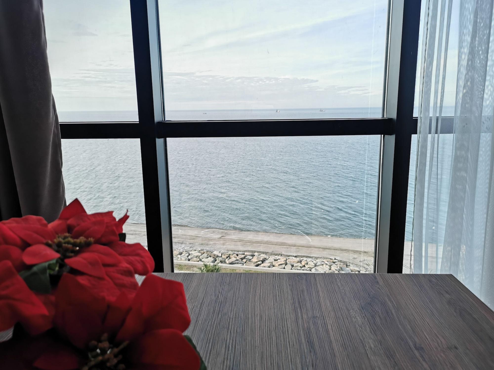 Aqua Batumi Hotel & Apartments Extérieur photo