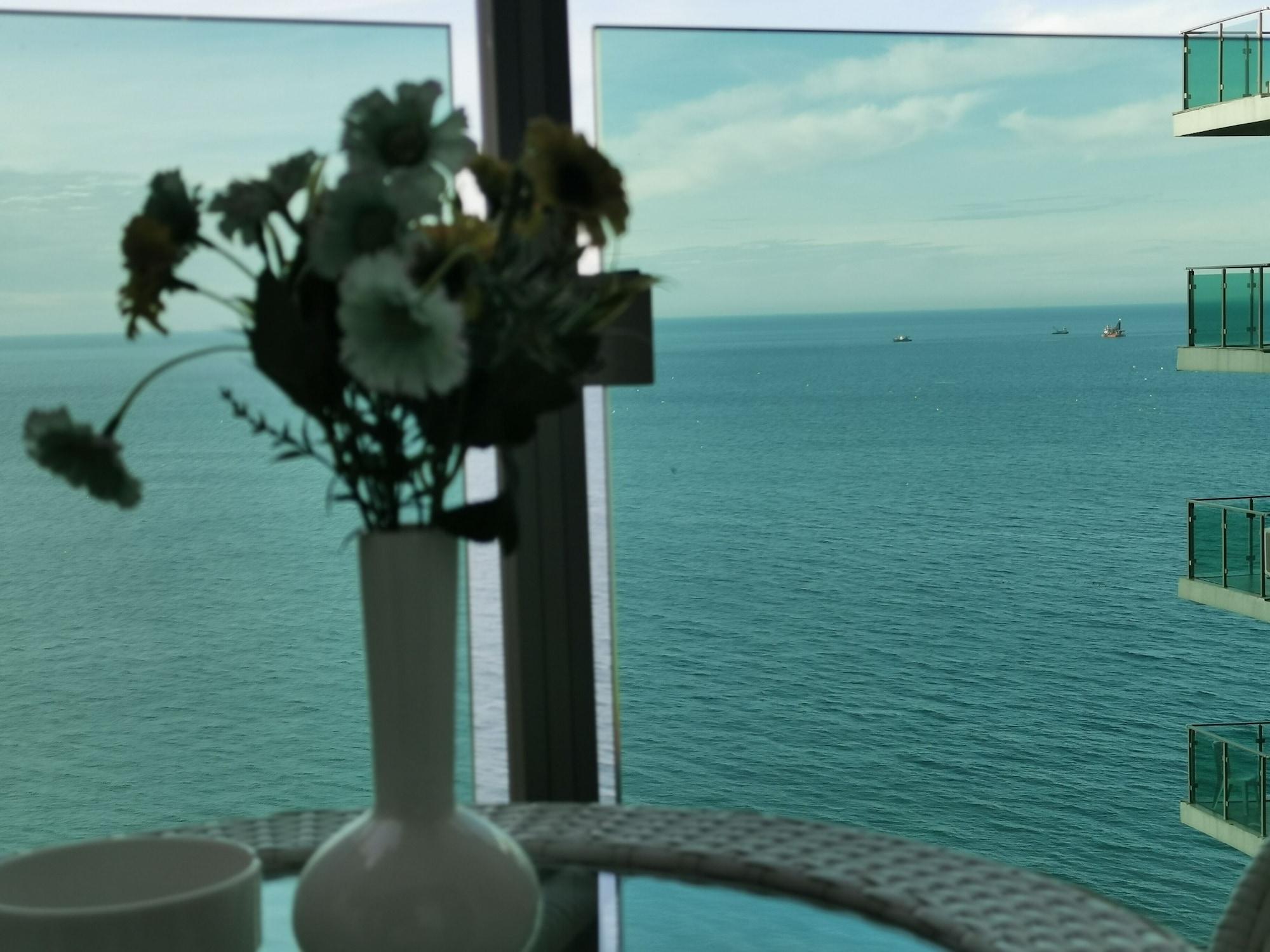 Aqua Batumi Hotel & Apartments Extérieur photo