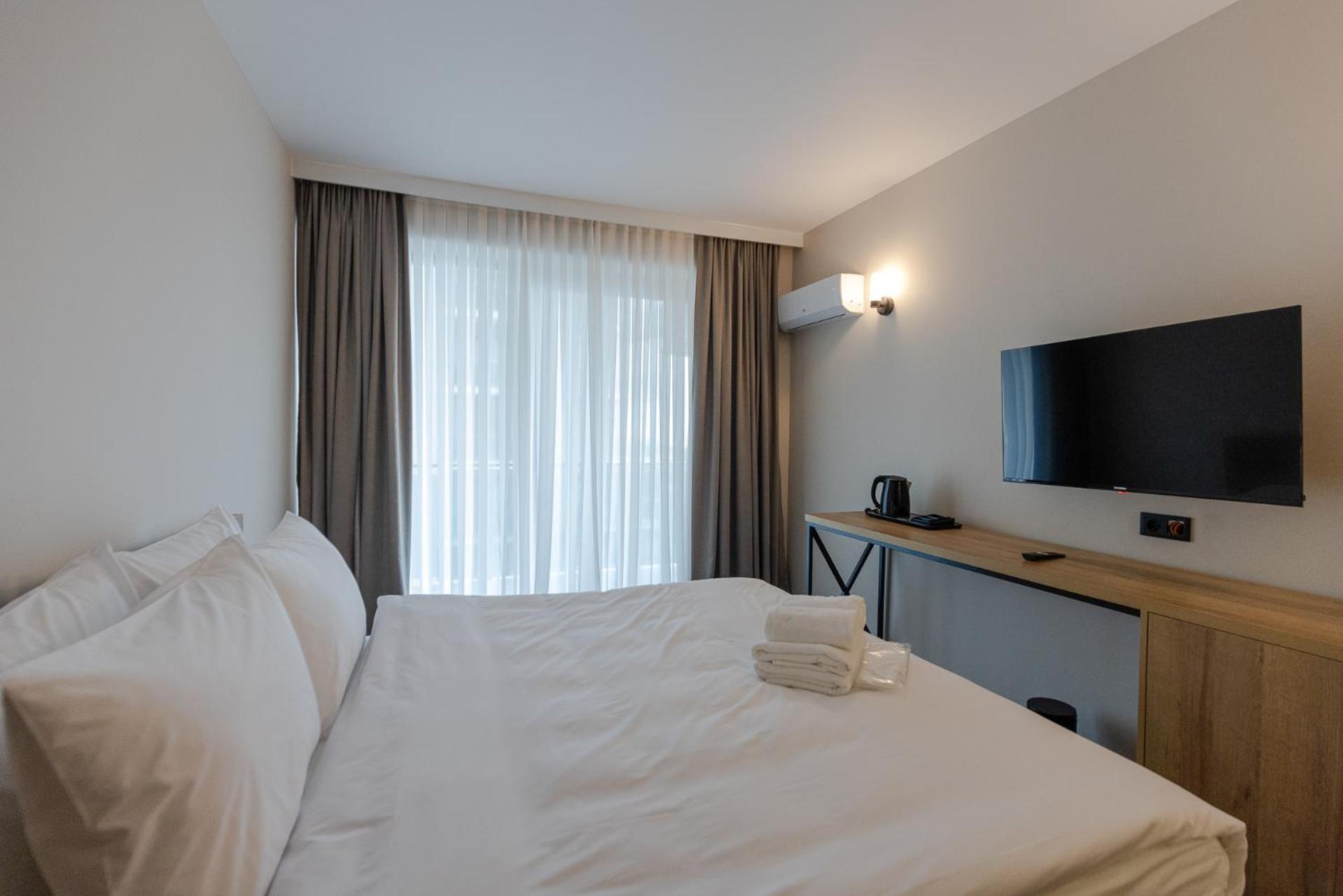 Aqua Batumi Hotel & Apartments Extérieur photo
