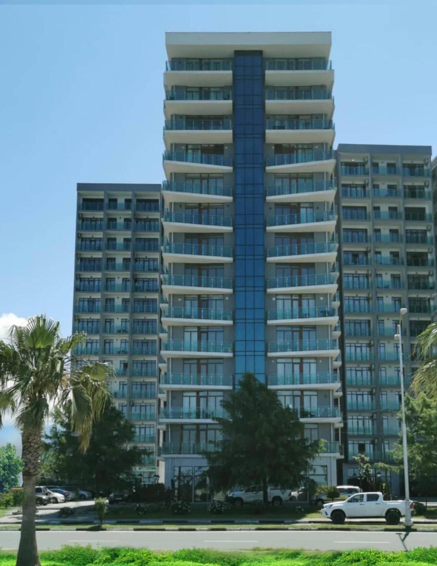 Aqua Batumi Hotel & Apartments Extérieur photo