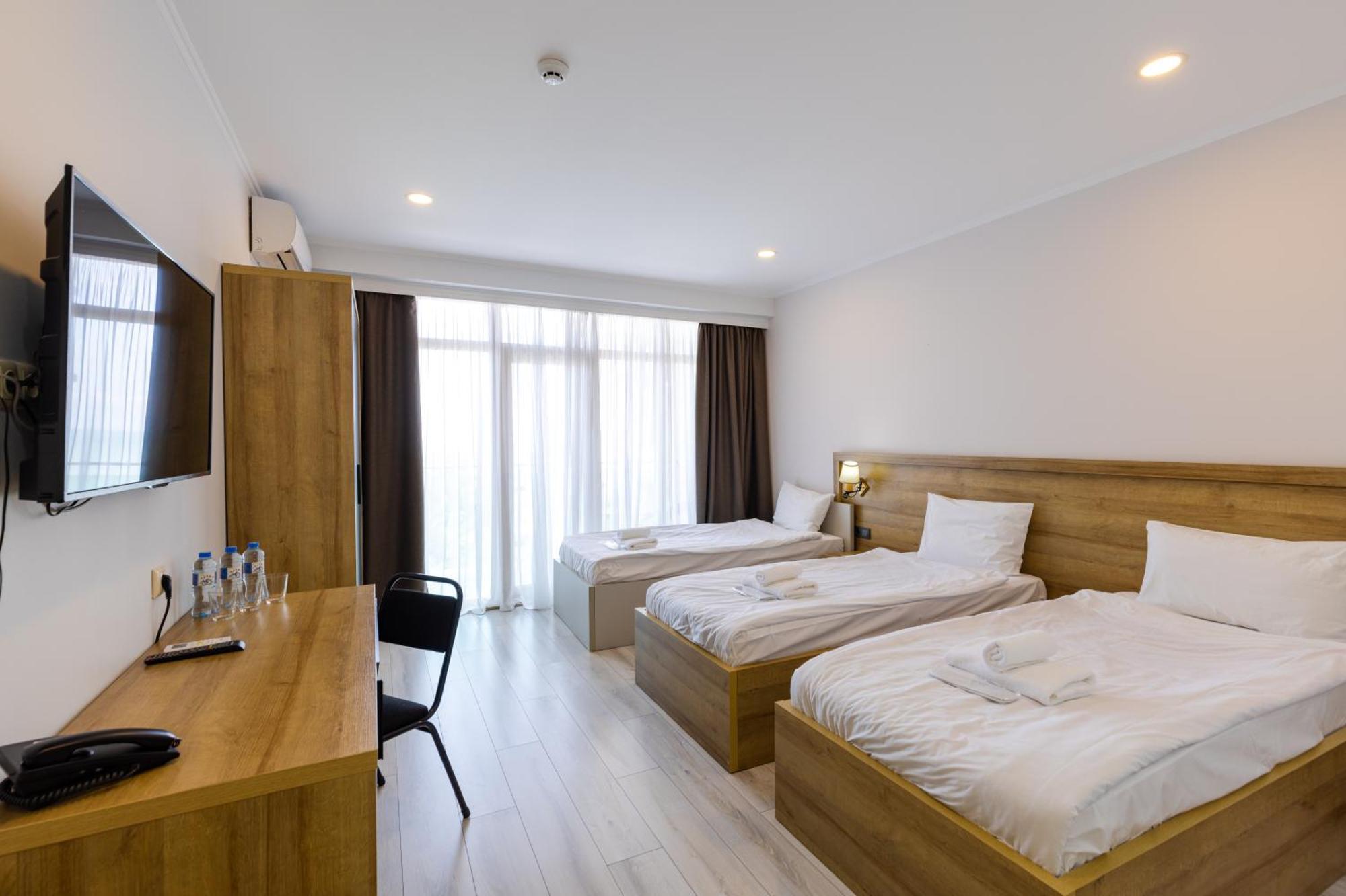Aqua Batumi Hotel & Apartments Extérieur photo