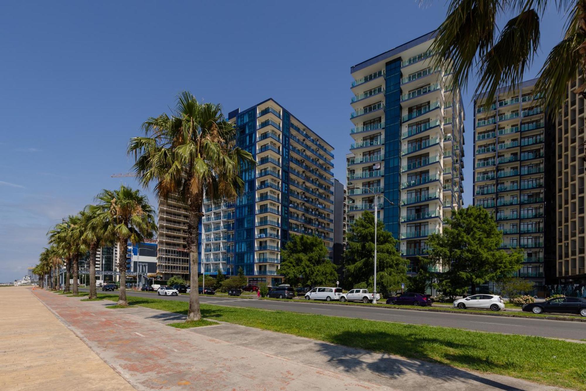 Aqua Batumi Hotel & Apartments Extérieur photo