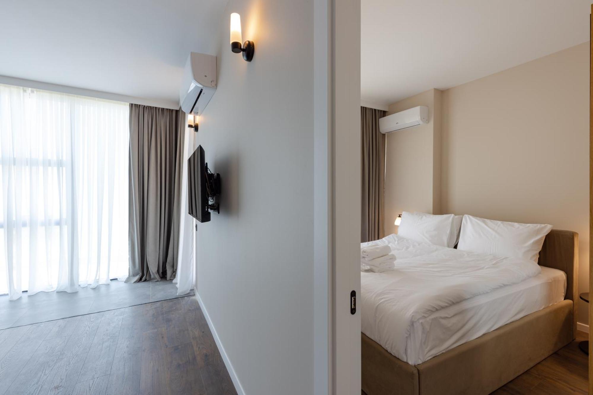 Aqua Batumi Hotel & Apartments Extérieur photo