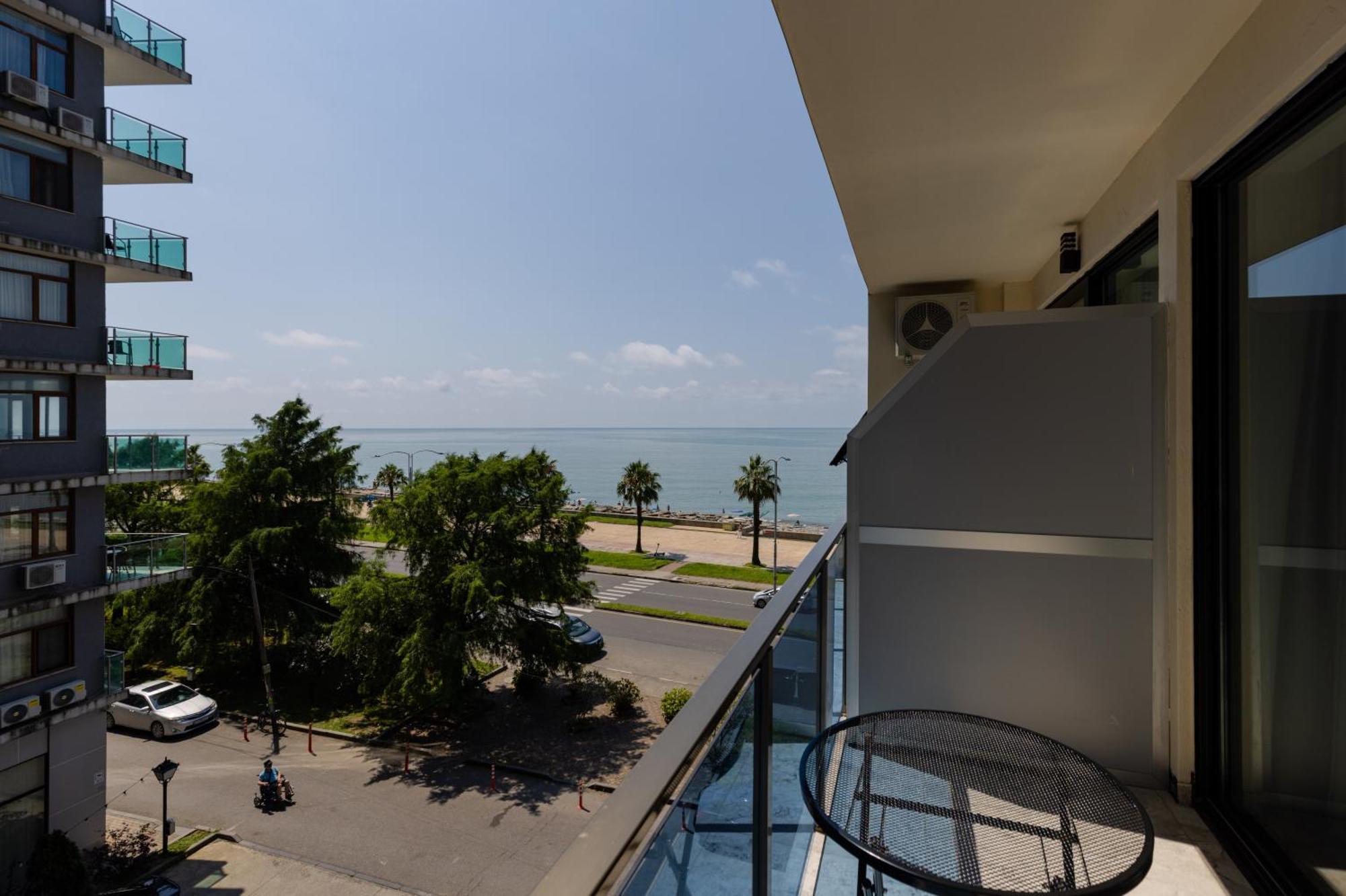 Aqua Batumi Hotel & Apartments Extérieur photo