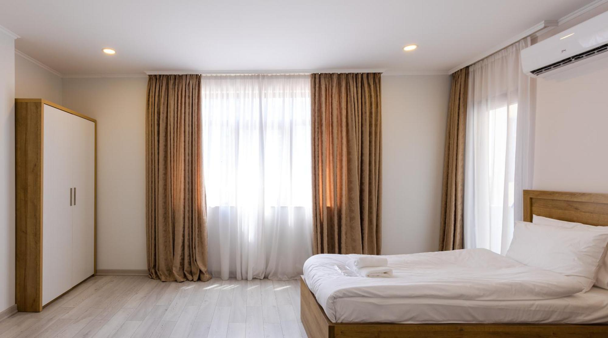Aqua Batumi Hotel & Apartments Extérieur photo