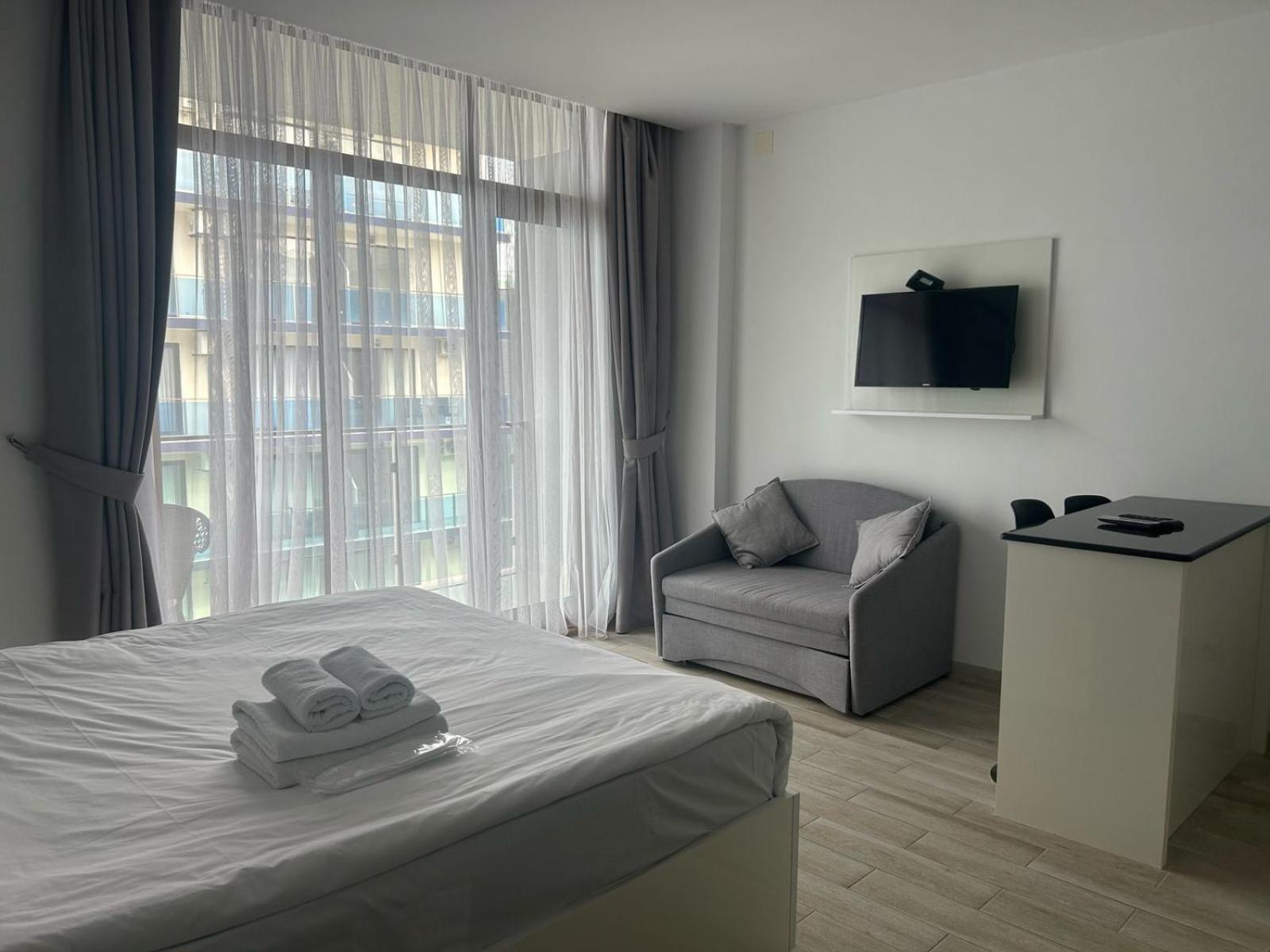 Aqua Batumi Hotel & Apartments Extérieur photo