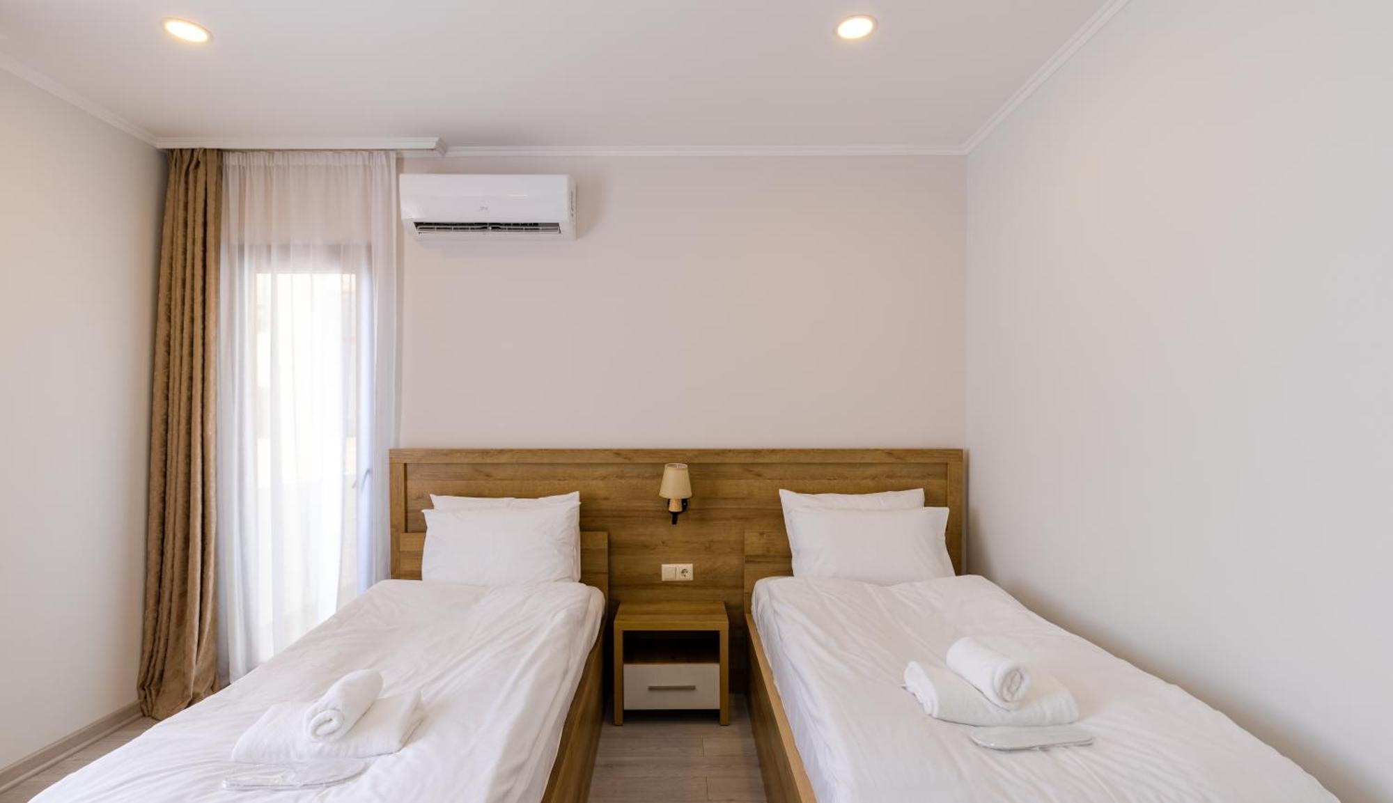 Aqua Batumi Hotel & Apartments Extérieur photo