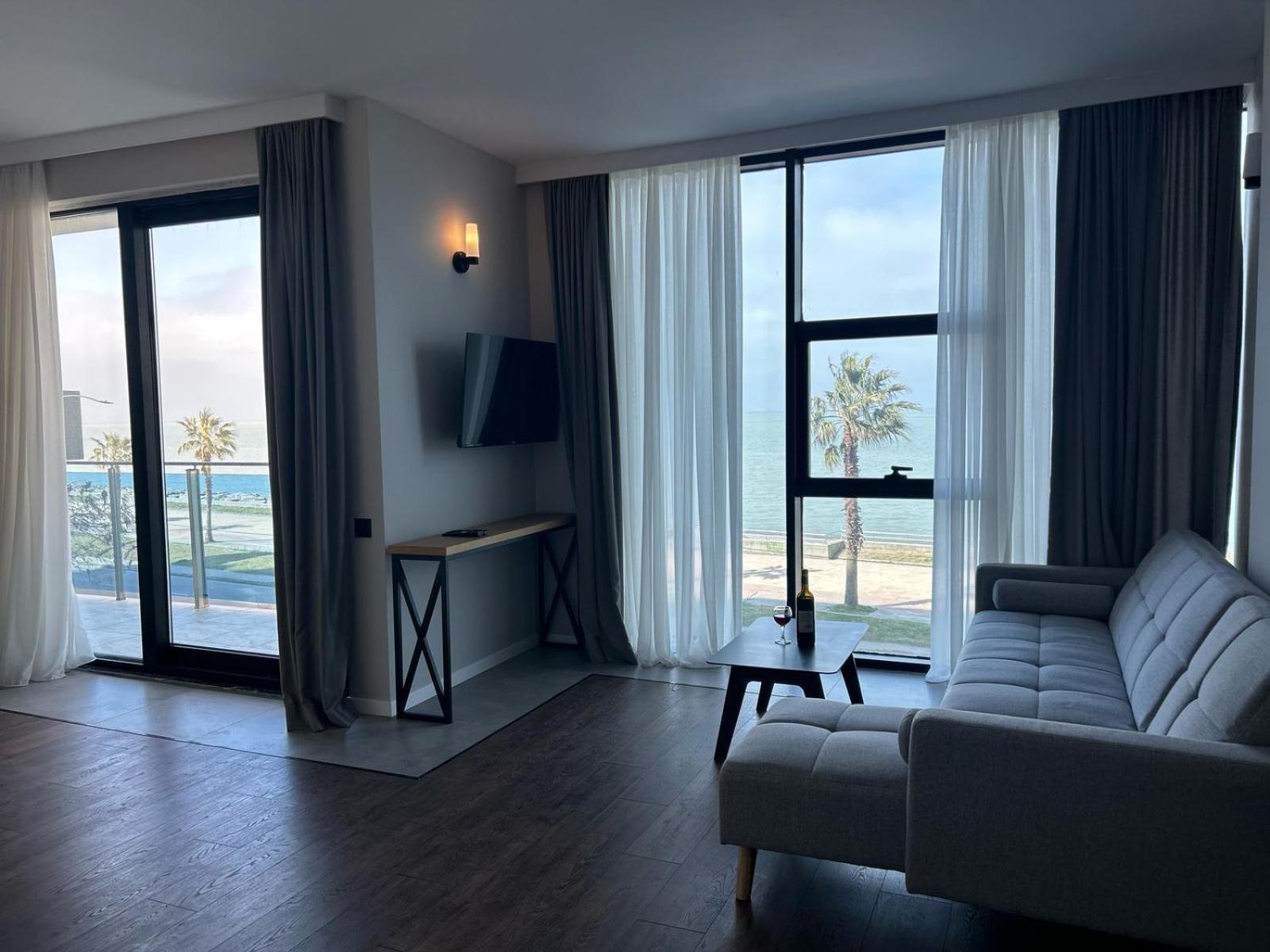 Aqua Batumi Hotel & Apartments Extérieur photo