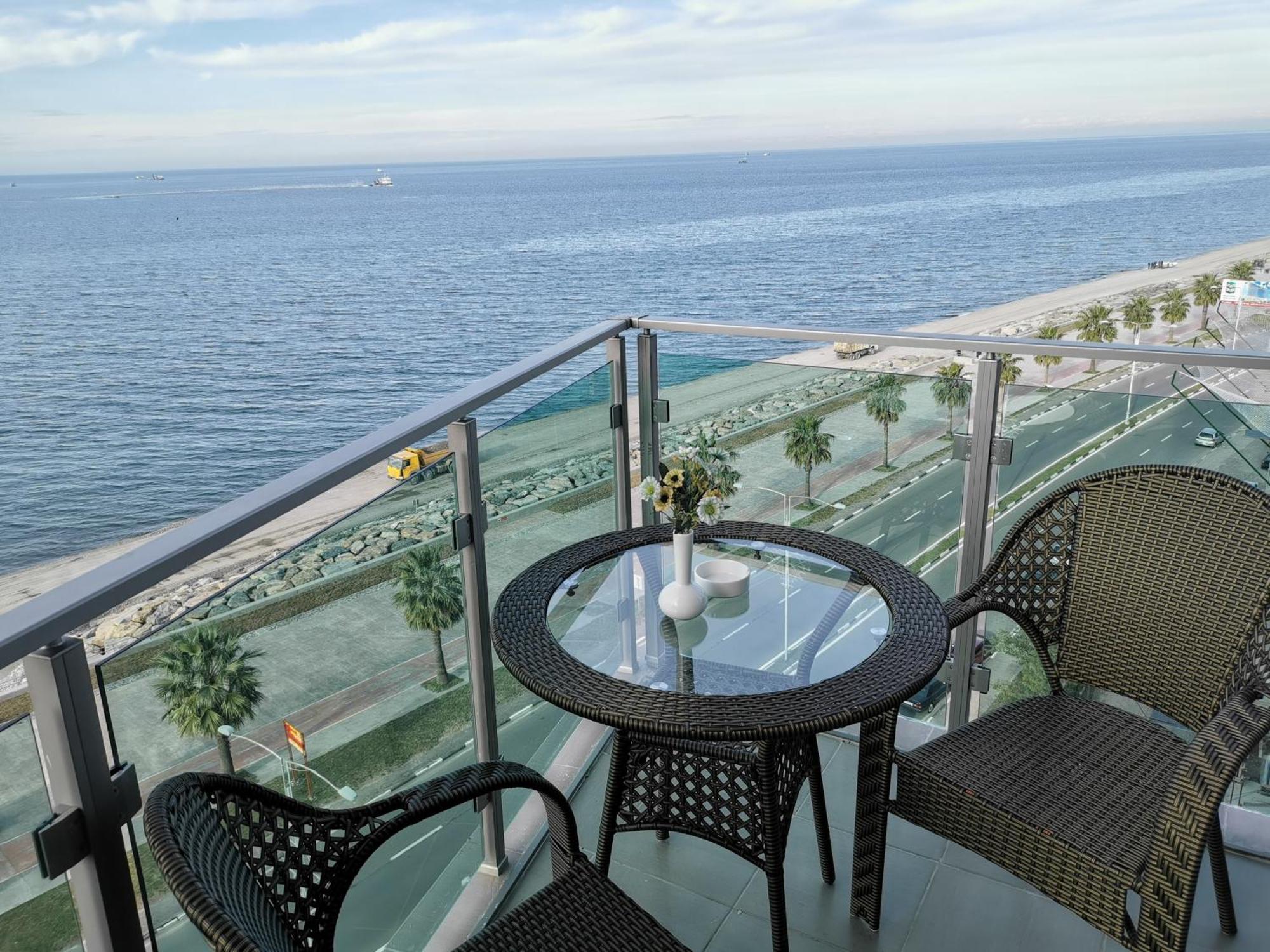 Aqua Batumi Hotel & Apartments Extérieur photo