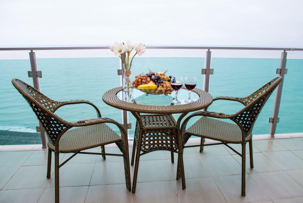 Aqua Batumi Hotel & Apartments Extérieur photo